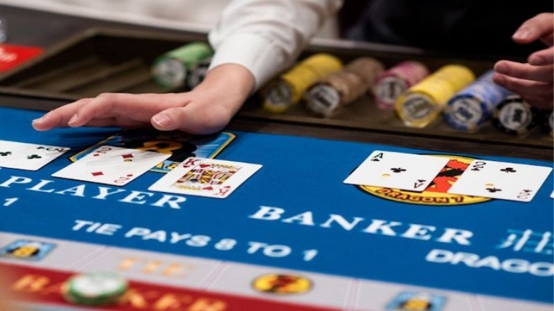Baccarat có luật chơi đơn giản, dễ tiếp cận ngay cả với người mới bắt đầu